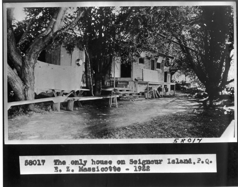 La seule maison du Seigneur sur l'île.- 1922